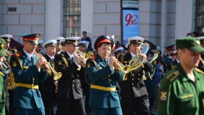 На Дворцовой площади прошла первая тренировка сводного военного оркестра - piter.tv - Санкт-Петербург