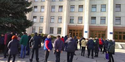 В Полтаве 1 апреля предприниматели вышли на протест против карантина - ТЕЛЕГРАФ - telegraf.com.ua - Полтава