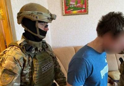 В Рубежном мужчина метнул гранату в полицейских: преступник "залег" в квартире под кроватью - vchaspik.ua