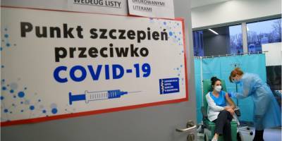 Михал Дворчик - В Польше неожиданно открыли запись на вакцинацию 40-летним, система регистрации сразу же упала - nv.ua - Польша