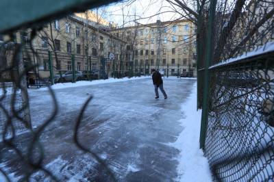 Александр Беглов - Денис Четырбок - Муниципалам Петербурга разрешили заливать катки во дворе - neva.today - Санкт-Петербург