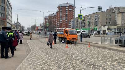 Оказалась в слепой зоне: в Липецке коммунальная машина задавила пенсионерку - vesti.ru - Липецкая обл. - Липецк