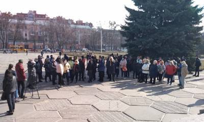 В Полтаве возле ОГА продавцы рынков митингуют против полного локдауна: фото - 24tv.ua - Полтава - Новости - Торговля
