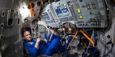 Максим Овчинников - Роскосмос попытается заместить заказы NASA космическим туризмом - ruposters.ru