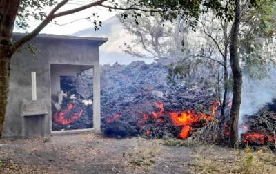 Вулканическая лава в Гватемале поглотила дом - korrespondent.net - Гватемала - Республика Гватемала