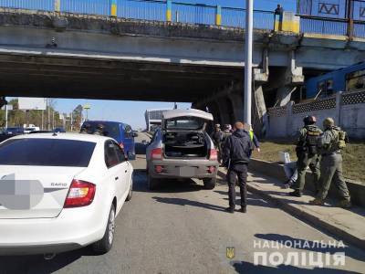 Камнем по голове: у киевлянина отняли 300 тысяч гривен - news.bigmir.net - Киев - Львовская обл. - район Деснянский