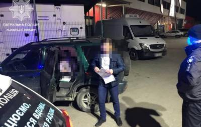 Во Львове копы остановили авто с 14-летней девочкой за рулем - news.bigmir.net - Львов