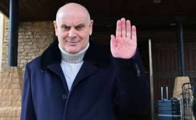 Владимир Познер - Аслан Бжания - Познеру предложили компенсацию за сорванную поездку в Грузию - lenta.ua - Грузия - Апсны - Тбилиси