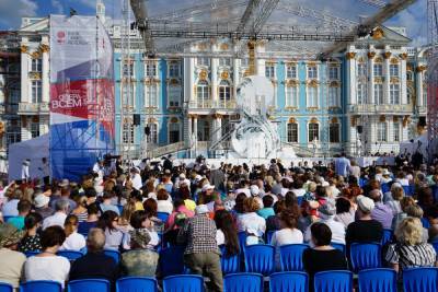 Александр Беглов - Смольный выделит 818 млн рублей субсидий на конкурсы и фестивали - abnews.ru - Санкт-Петербург