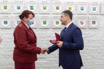 Михаил Ведерников - Лука Крымский - Михаил Ведерников наградил сотрудников Роспотрбнадзора - mk-pskov.ru - Псковская обл. - Псков