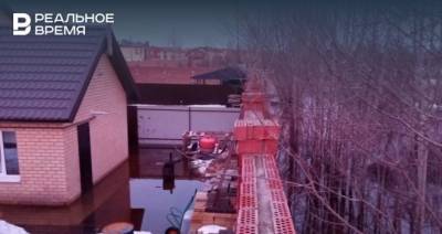 К утру в Татарстане подтоплены десятки домов, 5 мостов и дорога - realnoevremya.ru - респ. Татарстан - Казань