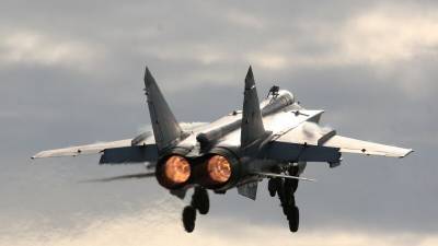 В сеть попало видео перехвата самолета-разведчика США российским МиГ-31 - polit.info - Россия - США - Новости
