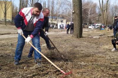 Денис Пушилин - Глава ДНР принял участие в макеевском субботнике - mk.ru - ДНР - Макеевка
