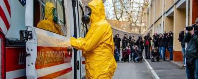 На Украине за сутки зафиксировали более 17 тысяч новых случаев заражения COVID-19 - runews24.ru - Киев