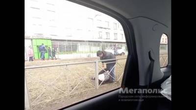 На Краснопутиловской произошла драка с участием мужчин и женщин: видео - piter.tv - Петербург