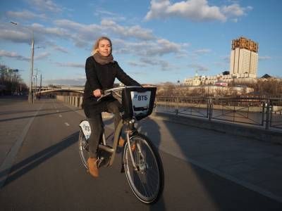 Москвичам напомнили о правилах безопасности при езде на велосипеде - vm.ru - Москва