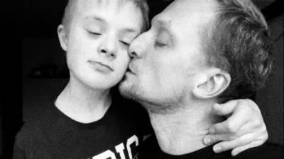 «Моя муза, мое счастье»: Владимир Мишуков о сыне с аутизмом и синдромом Дауна - 5-tv.ru