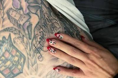 Кортни Кардашьян - Возлюбленный сестры Кардашьян набил тату с ее именем поверх других - lenta.ru