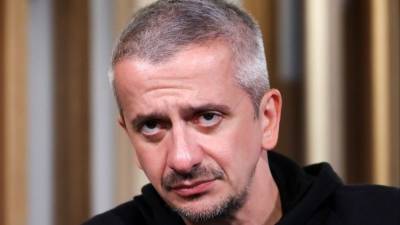 Константин Богомолов - «Мне вас жаль»: Богомолов оправдался за окровавленный тампон в своей постановке - 5-tv.ru - Пермь
