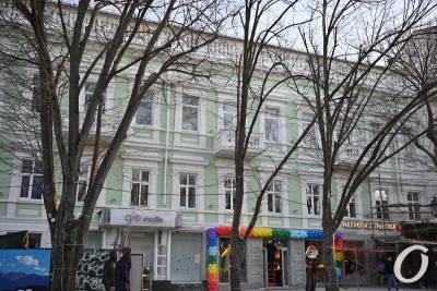 Фотофакт: на Дерибасовской отреставрировали историческое здание - odessa-life.od.ua - Одесса