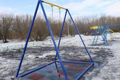 В Инте вандалы сломали несколько игровых конструкций в парке культуры и отдыха - komiinform.ru
