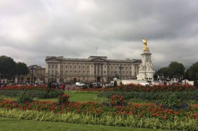 Борис Джонсон - Елизавета II - король Георг VI (Vi) - принц Филипп - В центре Лондона установят памятник принцу Филиппу — СМИ - aif.ru - Лондон