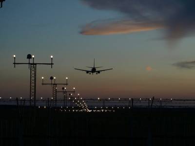 СМИ: самолет, совершающий рейс из Сочи в Петербург, возвращается в аэропорт отправления - vm.ru - Санкт-Петербург - Сочи