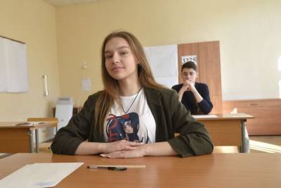 Московские девятиклассники в субботу написали тренировочный экзамен по математике - vm.ru - Москва