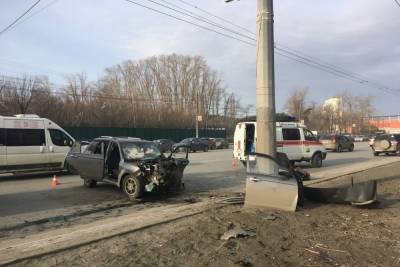 «Все произошло на моих глазах»: в страшном ДТП на улице Труда погиб водитель - chel.mk.ru - Челябинск