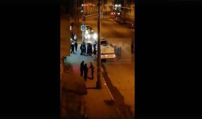 В Краснотурьинске толпа подростков устроила массовую драку и напала на женщину с собакой - znak.com - Краснотурьинск