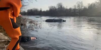 Трагедия на реке Ворскла под Полтавой - лодка с тремя людьми перекинулась, спасатели нашли два тела - ТЕЛЕГРАФ - telegraf.com.ua - Полтава