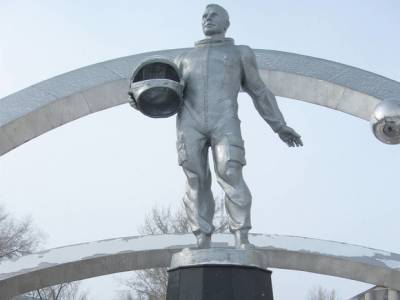 Юрий Гагарин - Алексей Леонов - 12 апреля теперь праздник со слезами на глазах - newsland.com