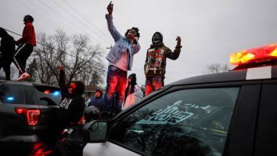 В США вновь вспыхнули беспорядки из-за убийства афроамериканца полицейскими - newdaynews.ru - USA - шт. Миннесота
