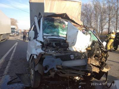 Водитель ГАЗели пострадал после столкновения с грузовиком на трассе М-5 под Рязанью - 7info.ru - Рязань