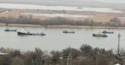 Россия массово перебрасывает военные катера к Черному морю (фото, видео) - tsn.ua - Махачкала - Ростов-На-Дону