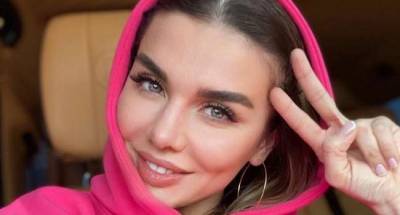 Анна Седокова - «Что за фото! Почти п***ка видна»: Анна Седокова разместила фото в раздельном купальнике, взбудоражив сеть - goodnews.ua