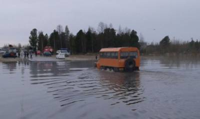 Надымчане нашли у себя "Черное море": в городе затопило главную улицу - nakanune.ru - Надым