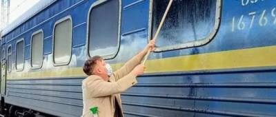 «Я бы просто закрыл «Укрзализныцю» и построил все заново», — датчанин, который помыл окно в поезде - w-n.com.ua - Дания