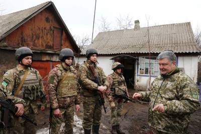 Петр Порошенко - Порошенко раскрыл планы по отправке в Донбасс дронов и ракетных комплексов - tvc.ru