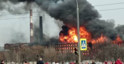 В Санкт-Петербурге горят 4 000 квадратных метров, погиб пожарный - rus.delfi.lv - Санкт-Петербург - Латвия