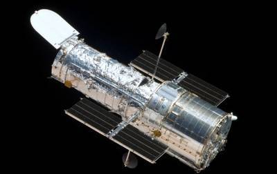 Телескоп Hubble запечатлел скопление "кривых" галактик - korrespondent.net