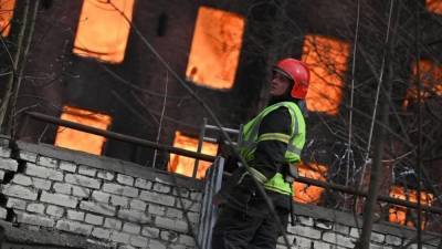 Олег Никитин - Второй пожарный скончался при ЧП в здании Невской мануфактуры - nation-news.ru - Санкт-Петербург