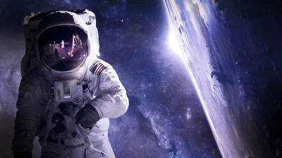 Баннеры с астронавтами США срочно убирают в Саратове - inforeactor.ru - Саратов