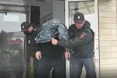Удерживавшего в заложниках 11 человек мужчину задержали в Северной Осетии - vm.ru - респ. Алания - Владикавказ