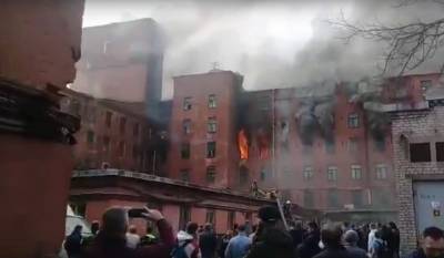 К тушению пожара на Невской мануфактуре подключили вертолеты - abnews.ru - Санкт-Петербург