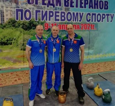 Воркутинские гиревики завоевали золото и серебро первенства России среди ветеранов - komiinform.ru - респ. Коми - Чебоксары