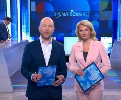Юлия Мендель - Анатолий Кузичев - Ведущие «Время покажет» попали в щепетильную ситуацию из-за нецензурных слов украинцев - actualnews.org