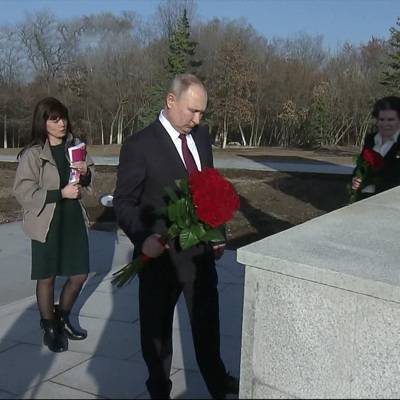 Владимир Путин - Валерий Радаев - Путин обещал помочь с обновлением жилого фонда в летном городке Энгельса - radiomayak.ru - Саратовская обл.