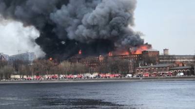 Число пострадавших при пожаре в Санкт-Петербурге увеличилось до пяти - vesti.ru - Санкт-Петербург