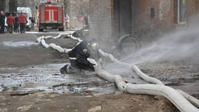 Спасателям удалось локализовать пожар в здании Невской мануфактуры - polit.info
